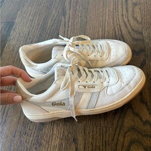 Gola women's Off-White Leather & Suede Low-Top Sneakers